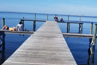Image de Little Harbor Tampa Bay Beach Resort avec cuisine