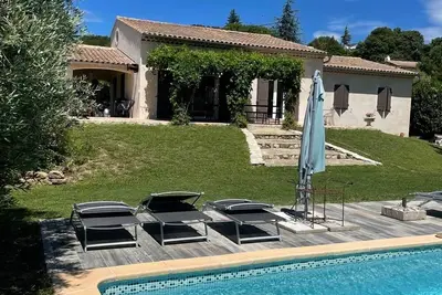 Piscine chauffée offre dernière semaine disponible Gîte Près Lourmarin /Luberon