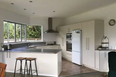 Image de 'Waitui' Bach @ Tairua