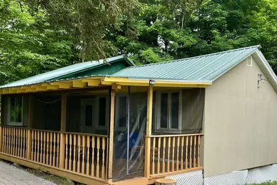 Image de Magnifique Bungalow avec piscine à 8 min du bois de Bethel / 10min au casino du monde