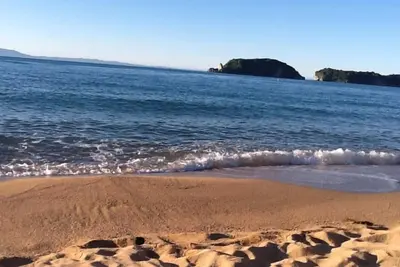 Image de TataTreat petite unité frontale de plage absolue modeste et attrayante