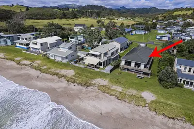 Image de High Water Beach House, front de mer absolu