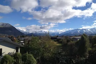 Image de Vue imprenable sur la montagne, ensoleillée, endroit calme près du lac Wanaka