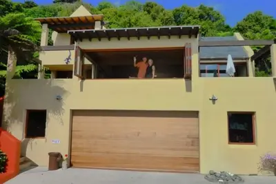 Image de Un refuge idyllique au milieu d'un buisson indigène.