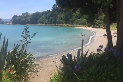 Image de Te Kouma: Bach en bas