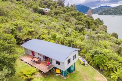 Image de Accueil Waterfront moderne loin de la maison avec vue