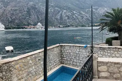 Image de Grande villa de luxe au bord de l'eau avec piscine privée pour 10 personnes