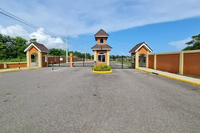 Image de Magnifique, privé et sécurisé Country Club Home # 3 - \"The Maria\"