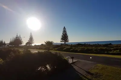 Image de Superbes vues sur l'océan d'Ohope depuis une maison spacieuse