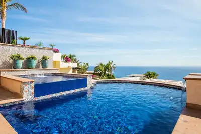 Image de Magnifique villa mexicaine traditionnelle avec une vue imprenable sur l'océan partout!