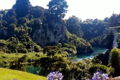 Image de Refuge calme et paisible au bord de la rivière Waikato A.