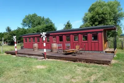1889 wagon de train en bois - Wacky Stays - six propriétés uniques