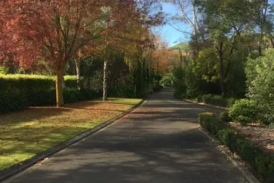 Image de Ambury House - complexe de jardin privé avec vue