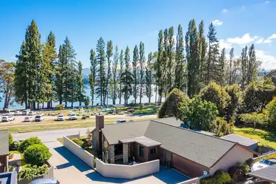 Image de Accueil Lakefront de luxe avec des vues sensationnelles