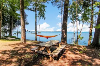 Image de Détendez-vous et détendez-vous dans la baie Grand Traverse au Blue Calm