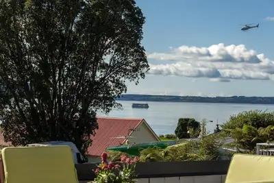 Image de Centre-ville 3bdm / 3 salles de bain Appartement avec vue sur le lac à la vapeur glorieuse