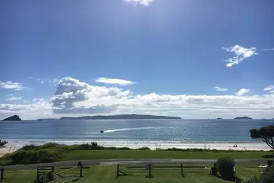 Image de Front de mer avec vue imprenable sur la baie d'Opito