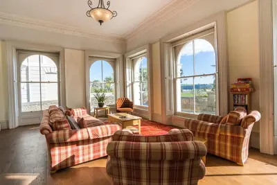 1 Elliot Terrace Appartement de 4 chambres en duplex dans un emplacement incomparable dans le centre de Plymouth Hoe overloo
