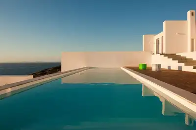 Image de Luxury villa with private pool, sea front, walking distance to the beach