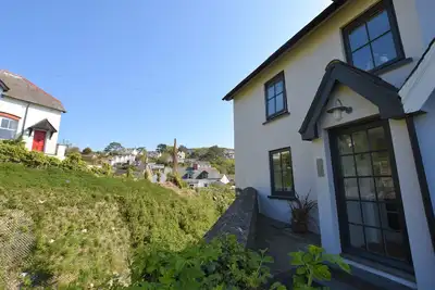 Image de Adorable, confortable 4 chambres paisible chalet seulement quelques minutes à pied de la plage