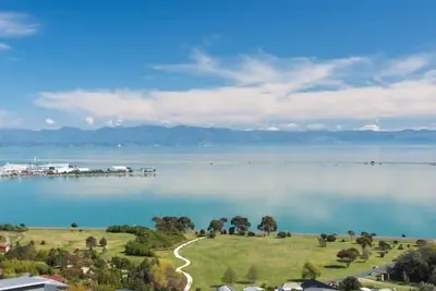 Image de Elevated Sea View Studio Apartment - Stunning Views over Nelson's Tasman Bay