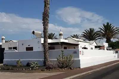 Image de Nouveau studio - meilleur quartier - plage facile à pied et centre commercial