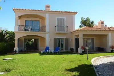 Image de Beautiful 2 bedroom apartment furnished to a very high standard