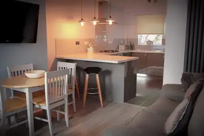 Image de Nouveau chalet de vacances vient d'être rénové à un niveau élevé.
