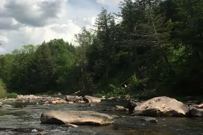 Image de Charmante maison de montagne isolée avec vue sur le ruisseau. 5 min de Hunter Mtn.