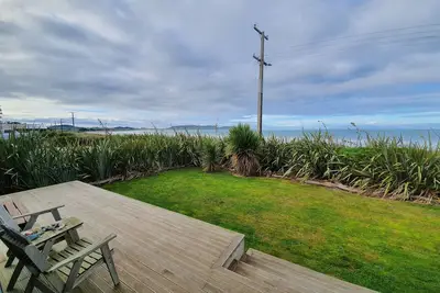 Image de Colac Bay, vue sur la mer face à la plage