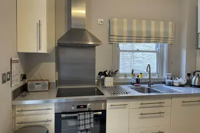 Un appartement chatoyante pour deux avec une paisible cour avec jardin en terrasses