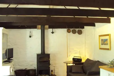 Image de Grange traditionnelle en pierre dans un cadre rural, une retraite tranquille et confortable