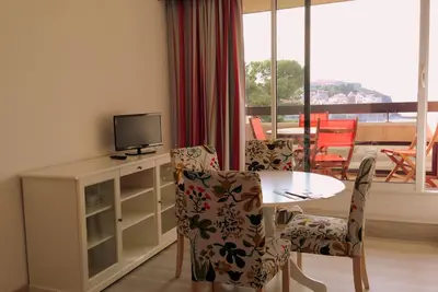 Image de Vacances Avec Vue Mer. Climatisation. Wifi. à 5 minutes à pied de la crique.