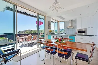 Image de Aporo - Architectural, Light-filled, Great Views!
