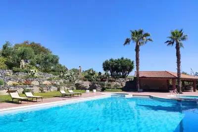 Image de Maison calme dans villa avec grand jardin, piscine et à quelques pas de la mer