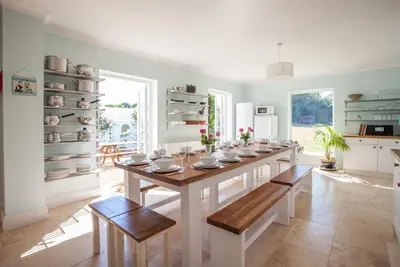 Image de Fabuleux rénové côtière 6 chambre maison de vacances avec parking et grand jardin