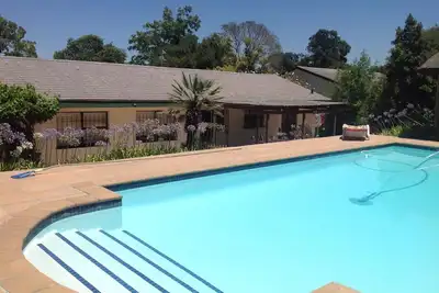 Image de Newly Renovated 4 Bed With Sun Drenched Pool