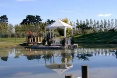 Image de Jardins très privés donnant sur Olive Grove