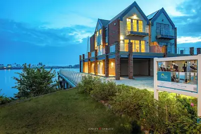 Image de Directement sur l'eau, de toutes les chambres vue mer, équipement de luxe, accès à l'eau