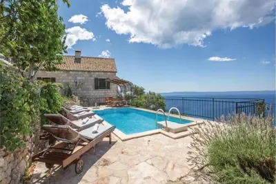 Image de Maison de vacances Brela avec piscine et vue mer