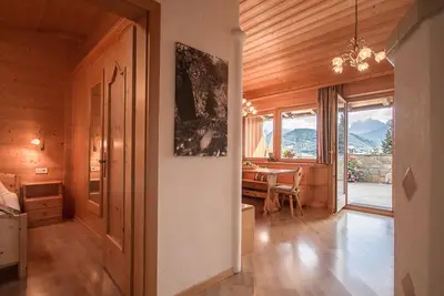 Image de Appartement pour 2-4 personnes avec une grande terrasse et sauna ainsi qu'un poĂŞle en faĂŻence
