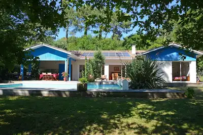 Image de Cadre d'exception, calme, villa de caractère sur golf 27 trous, piscine chauffée
