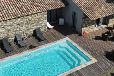 Image de Villa de caractère en pierre du pays, piscine privée et chauffée