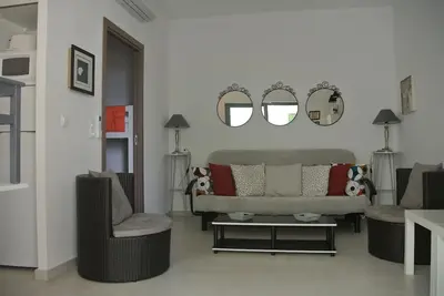 Image de T1 bis climatisé, plein centre de calvi, 4 places