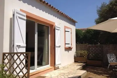 Image de Appartement avec jardin, bel appartement proche du centre ville et de la plage.
