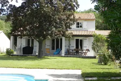 Image de Maison avec jardin & piscine privés entre Nîmes, Pont du Gard et Uzès
