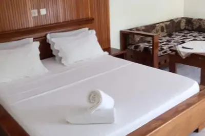 Image de Chambre Premium Annie -Douche-Vue sur Jardin Accès Piscine Plage Wifi