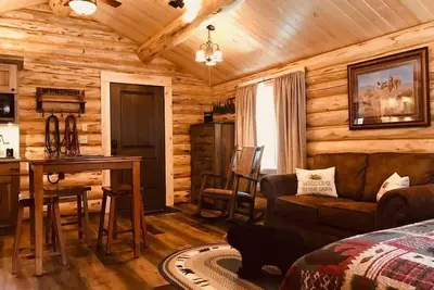 Image de Chalet confortable dans les bois: Bear Cabin # 1