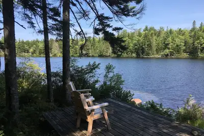 Image de Au calme, Off-Grid, Cabin Dog-Friendly du lac immaculé