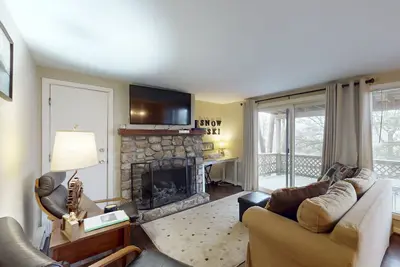 Image de Slopeside condo w / kitchenette - à distance de marche de Sugar Mountain Lodge!
